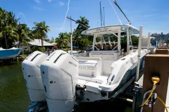 Thumbnail von Boston Whaler 380 Outrage
