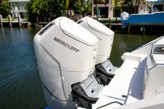 Thumbnail von Boston Whaler 380 Outrage