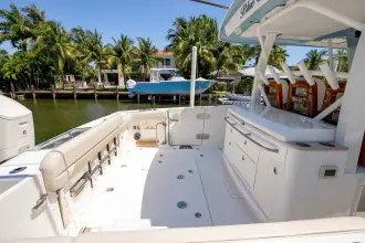 Thumbnail von Boston Whaler 380 Outrage