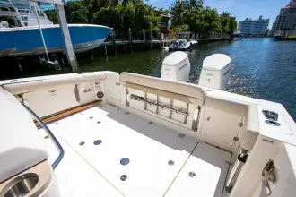 Thumbnail von Boston Whaler 380 Outrage