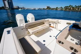 Thumbnail von Boston Whaler 380 Outrage