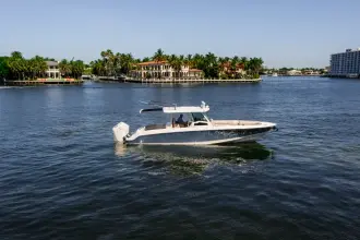 Thumbnail von Boston Whaler 380 Outrage