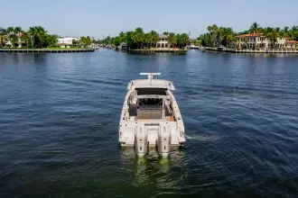 Thumbnail von Boston Whaler 380 Outrage