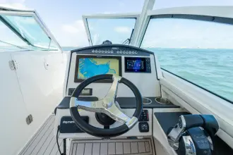 Thumbnail von Boston Whaler 320 Vantage