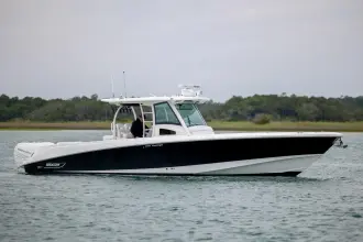 Boston Whaler 370 Outrage