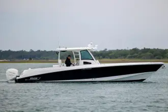 Thumbnail von Boston Whaler 370 Outrage