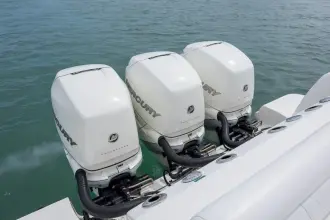 Thumbnail von Boston Whaler 370 Outrage