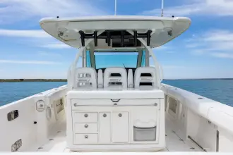 Thumbnail von Boston Whaler 370 Outrage