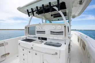 Thumbnail von Boston Whaler 370 Outrage