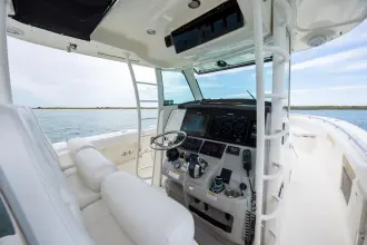 Thumbnail von Boston Whaler 370 Outrage