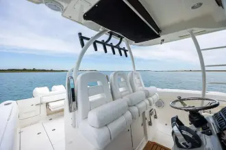 Thumbnail von Boston Whaler 370 Outrage