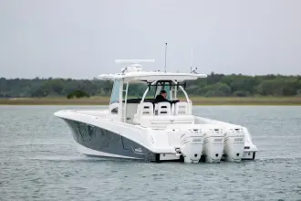 Thumbnail von Boston Whaler 370 Outrage