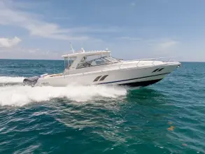 Intrepid 475 Sport Yacht