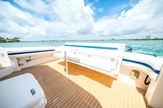 Thumbnail von Intrepid 475 Sport Yacht