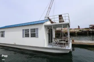 Catamaran Cruisers` Aqua Lodge 42