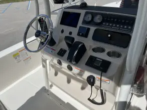 Thumbnail von Boston Whaler 210 Montauk