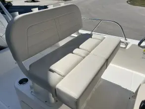 Thumbnail von Boston Whaler 210 Montauk