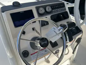 Thumbnail von Boston Whaler 210 Montauk