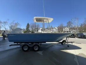 Thumbnail von Boston Whaler 210 Montauk