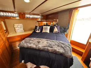 Thumbnail von Overseas PT52 COCKPIT MOTORYACHT Wine Knot