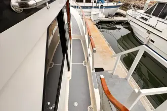 Thumbnail von Overseas PT52 COCKPIT MOTORYACHT Wine Knot