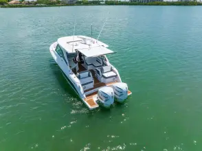 Thumbnail von Tiara Yachts 34LX