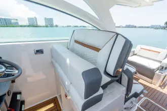 Thumbnail von Tiara Yachts 34LX