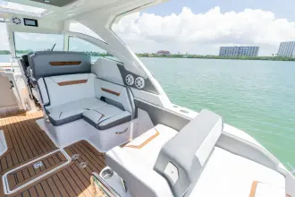 Thumbnail von Tiara Yachts 34LX