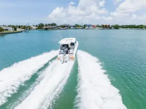 Thumbnail von Tiara Yachts 34LX