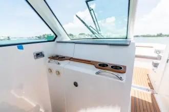 Thumbnail von Tiara Yachts 34LX