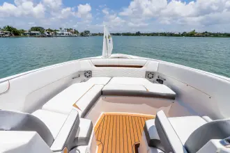 Thumbnail von Tiara Yachts 34LX