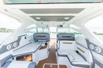 Thumbnail von Tiara Yachts 34LX
