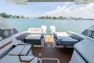 Thumbnail von Tiara Yachts 34LX