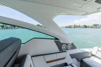 Thumbnail von Tiara Yachts 34LX