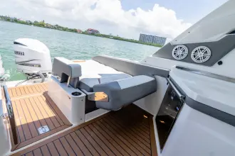 Thumbnail von Tiara Yachts 34LX