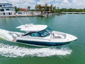 Thumbnail von Tiara Yachts 34LX