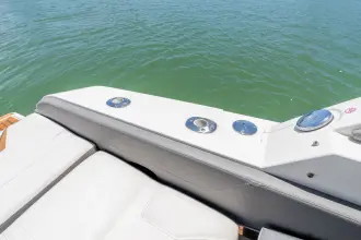 Thumbnail von Tiara Yachts 34LX