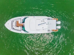 Thumbnail von Tiara Yachts 34LX