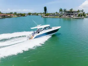 Thumbnail von Tiara Yachts 34LX