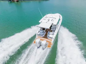 Thumbnail von Tiara Yachts 34LX
