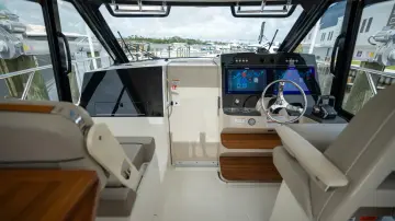 Thumbnail von Boston Whaler 365 Conquest