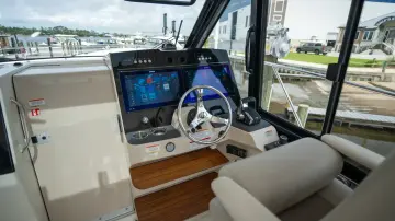 Thumbnail von Boston Whaler 365 Conquest