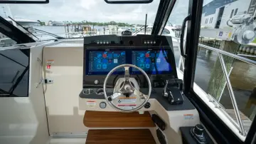 Thumbnail von Boston Whaler 365 Conquest