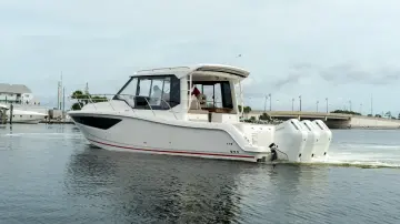 Thumbnail von Boston Whaler 365 Conquest