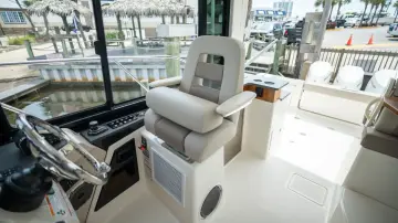 Thumbnail von Boston Whaler 365 Conquest
