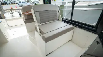 Thumbnail von Boston Whaler 365 Conquest