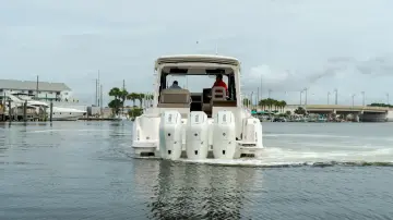 Thumbnail von Boston Whaler 365 Conquest