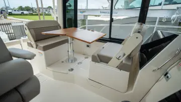 Thumbnail von Boston Whaler 365 Conquest