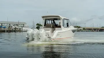 Thumbnail von Boston Whaler 365 Conquest