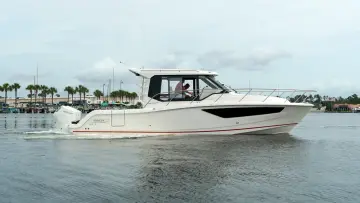 Thumbnail von Boston Whaler 365 Conquest
